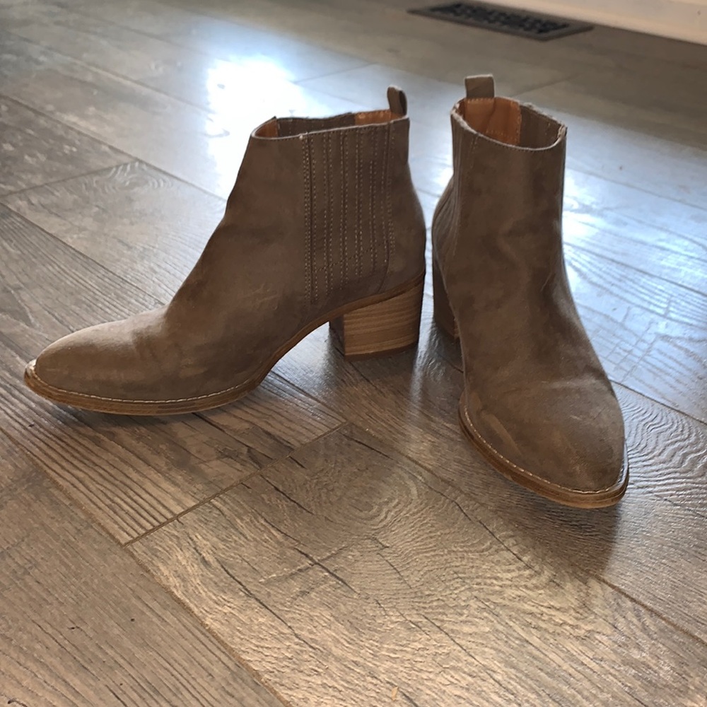 BOOTIES •